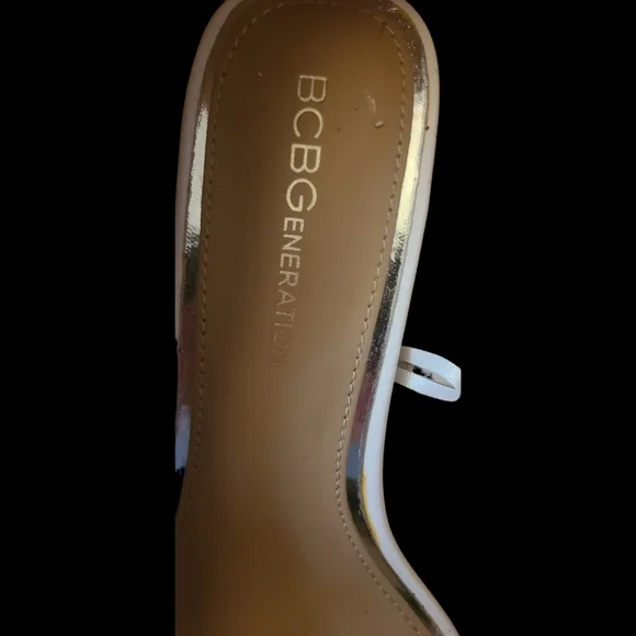 BCBGeneration Harlia White size 7 silver Deco chain Pump - Picture 4 of 7